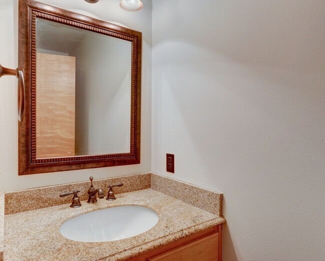Building Photo - 4 Bedroom 2.5 bath Home in Cherry Hill