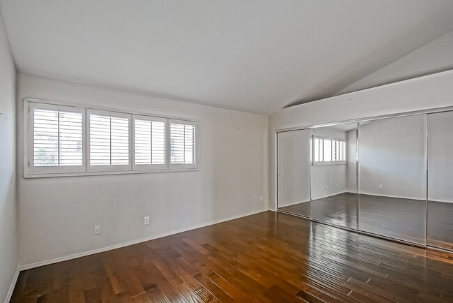 Building Photo - REMODELED, SPACIOUS & BRIGHT OCEAN-FACING CONDO IN BEAUTIFUL COMPLEX PERCHED ABOVE HOLLYWOOD RIVI...