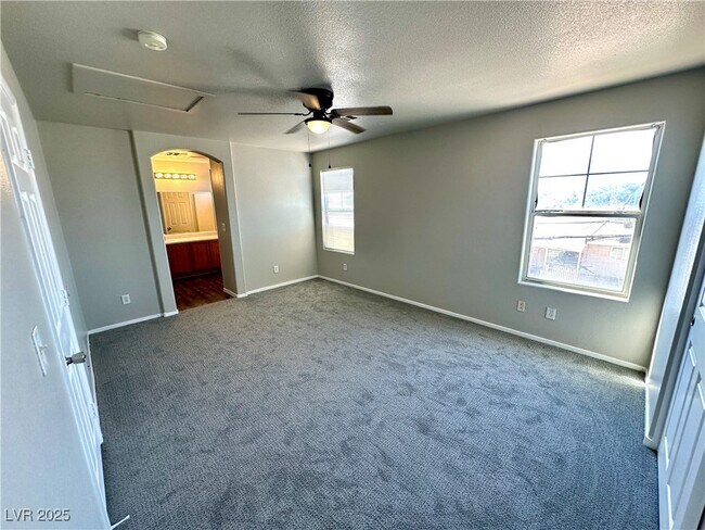 Building Photo - 2119 Tierra Del Verde St