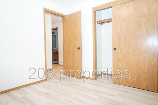 Building Photo - 3425 W Glenn St