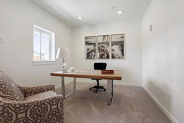 Building Photo - 2100 St Thomas St