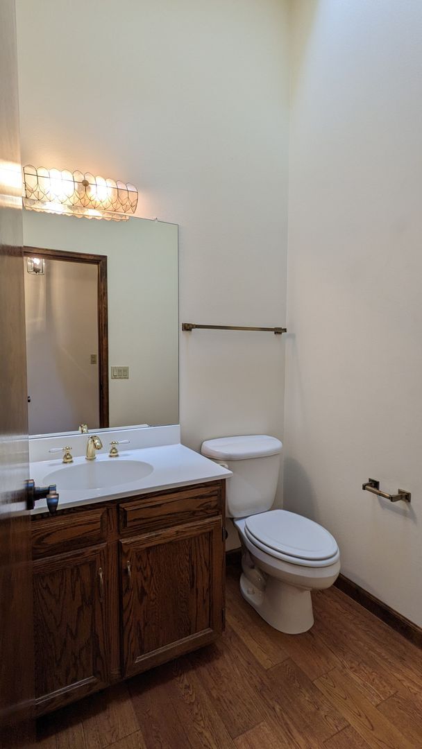 Building Photo - Beautiful 5 Bed, 3.25 Bath Broadmoor Home!