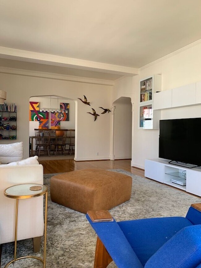 Building Photo - Pacific Heights: Unfurnished 4th Floor Apt w/ Optional Garage Parking & Shared Roof Deck Availabl...