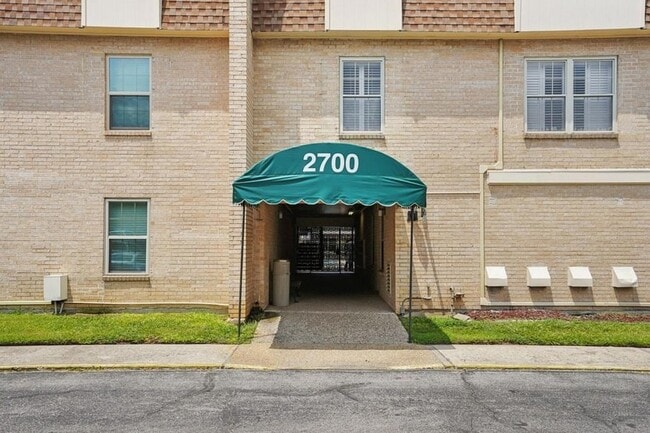Building Photo - 2700 Whitney Pl
