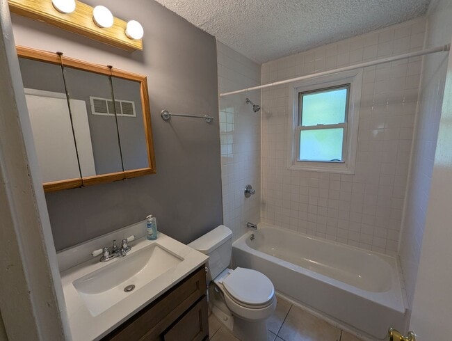 Building Photo - Belle of Bellefontaine - **Half Off Securi...