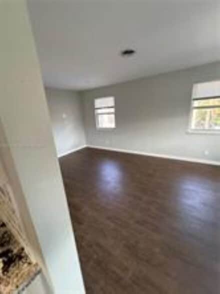 Building Photo - 2591 NE 55th Ct