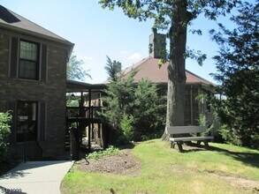 Building Photo - 181 Long Hill Rd