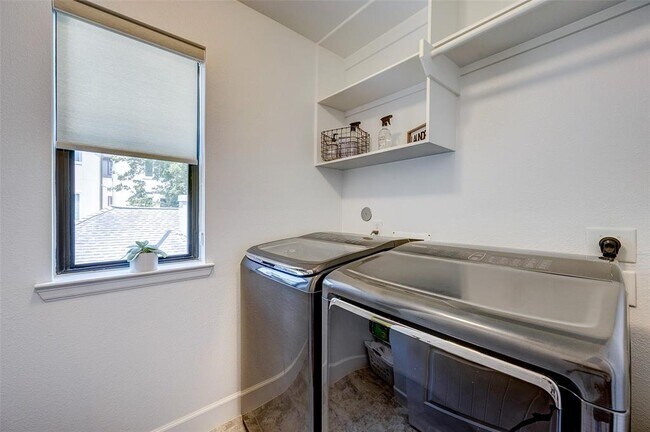 Building Photo - 1208 Peden St