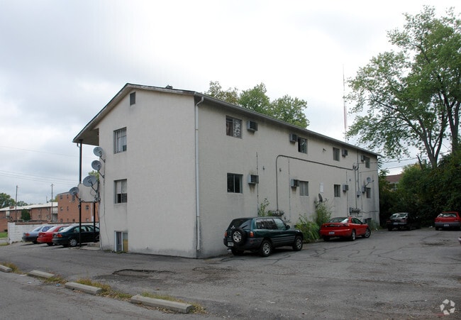 Building Photo - 757 Riverview Dr