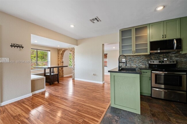 Building Photo - 7245 S Waterway Dr