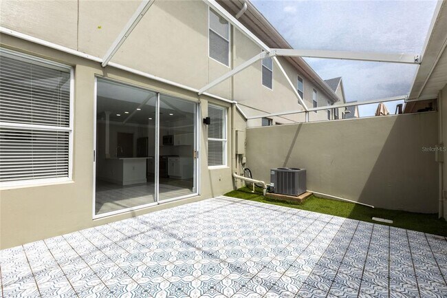 Building Photo - 10005 Bentley Way