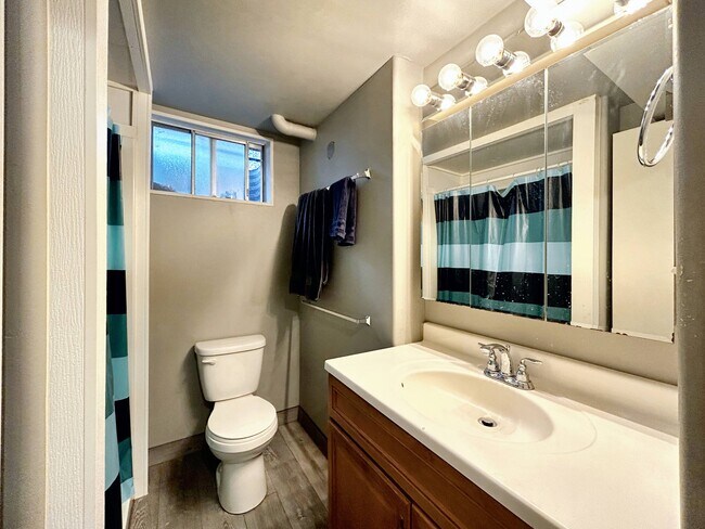 Building Photo - 3603 Windsor Ave