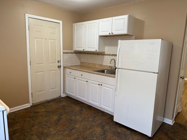 Building Photo - 2 Bedroom Apartment Near Downtown