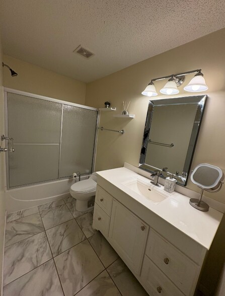 Building Photo - 6847 Christian Curve