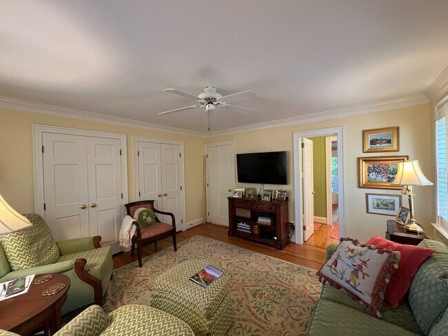 Building Photo - Incredible 5BD, 4.5BA House in Downtown Ra...