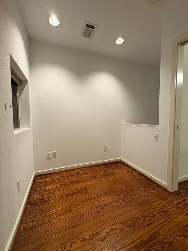 Building Photo - 2918 Commerce St