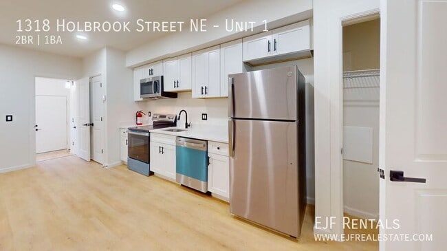 Building Photo - 1318 Holbrook St NE