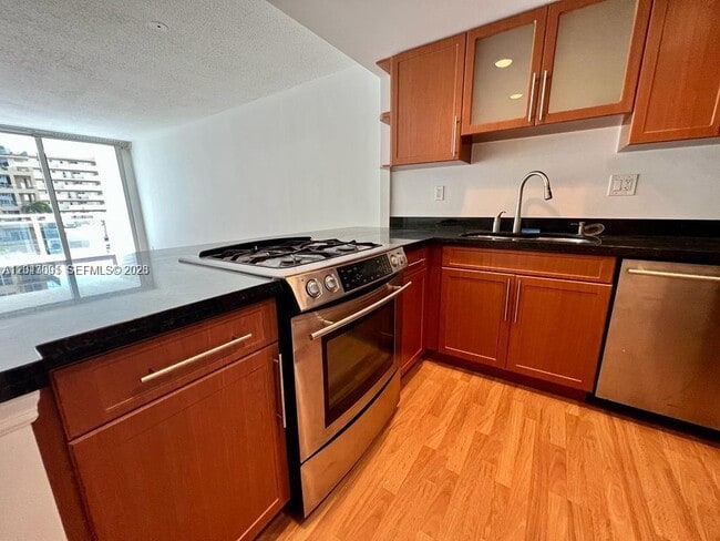 Building Photo - 2030 S Ocean Dr