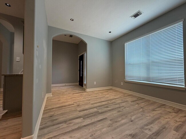 Building Photo - 19438 Nasworthy Dr