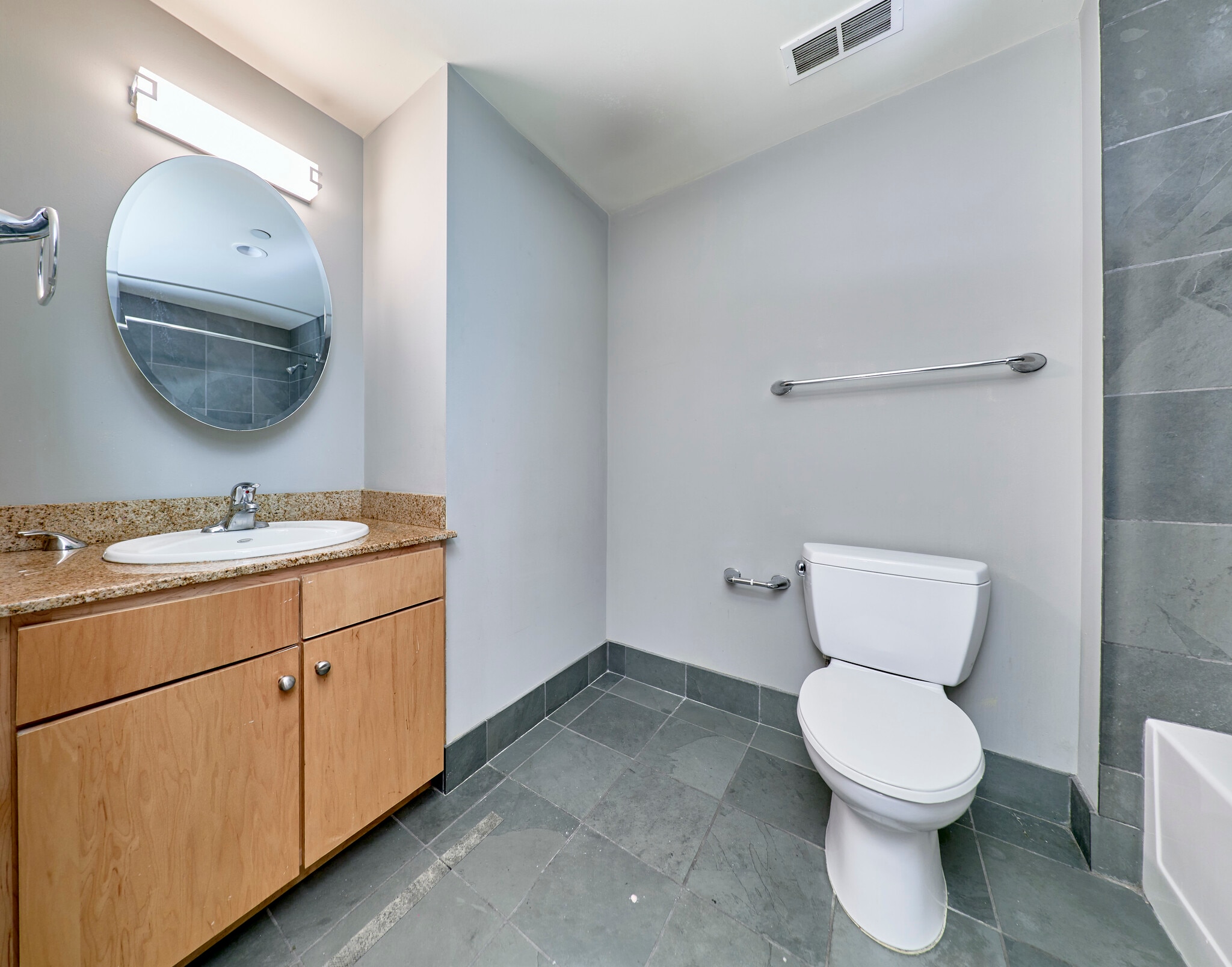 Bathroom - 314 N Broadway