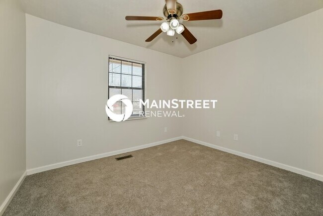 Building Photo - 3 Bedroom Pet-Friendly Home in KNOXVILLE, TN with Main Street Renewal