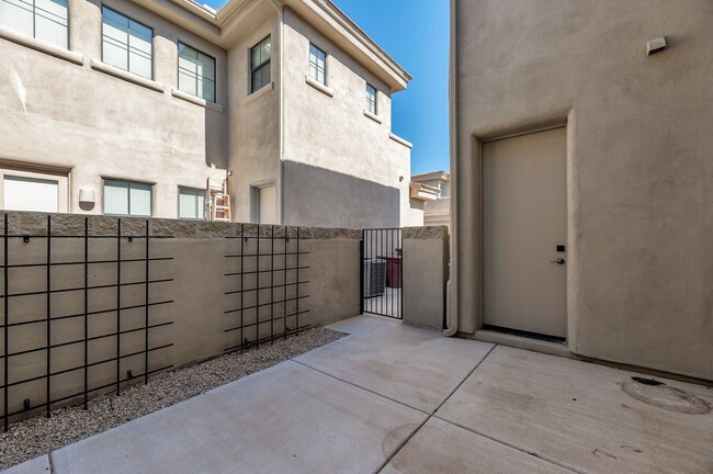 Building Photo - 3 Bedroom 2.5 Bath at Villa Verona Scottsdale
