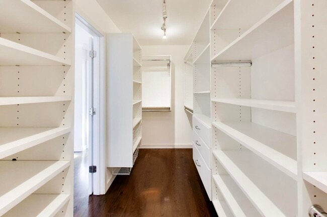 Building Photo - 1865 N Dayton St