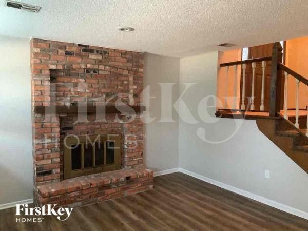 Building Photo - 13900 S Raintree Dr