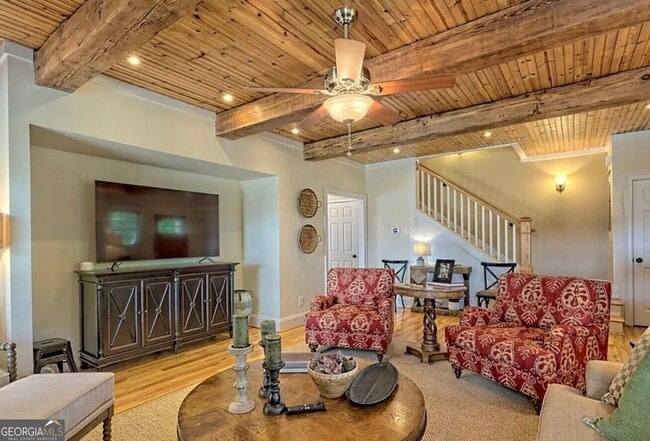 Building Photo - 643 Washington St