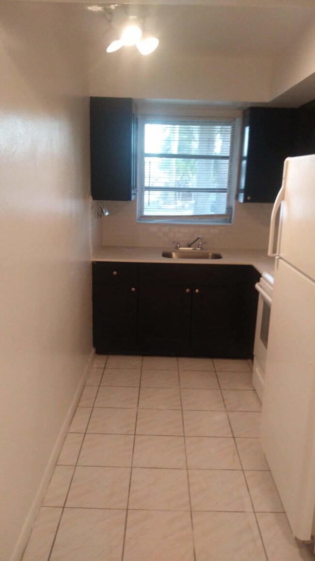 Building Photo - 4152 SW 24th Ct