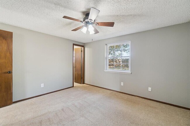 Building Photo - 1205 Swan Lake Rd