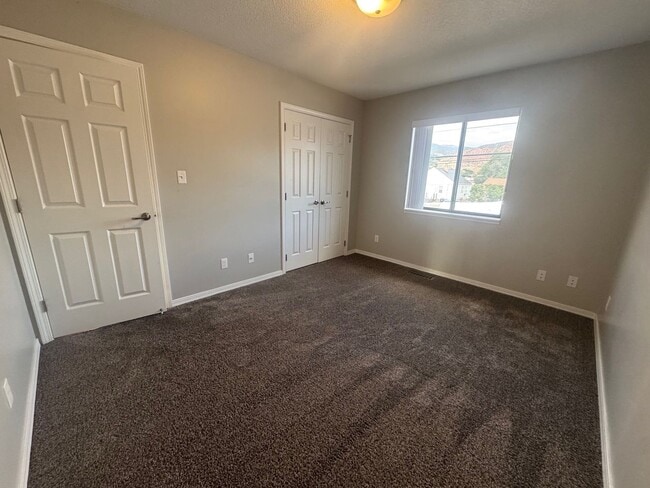 Building Photo - 2 Bedroom - 1 bath apartment