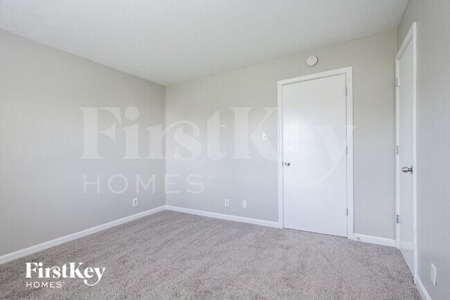 Building Photo - 10705 Creekside Woods Dr