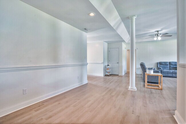 Building Photo - 202 Weeping Hollow Ct