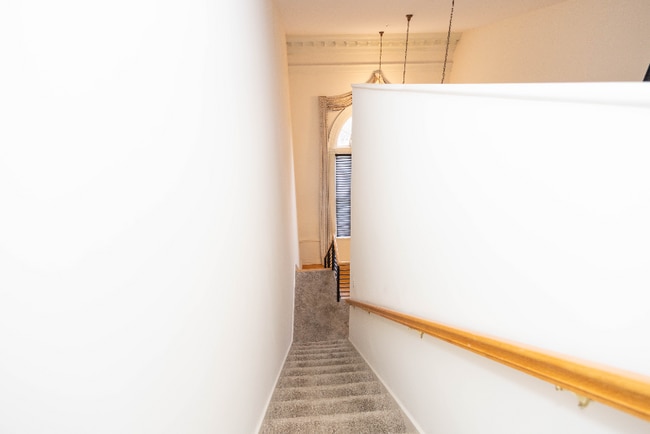 Building Photo - 523 N Bertrand St