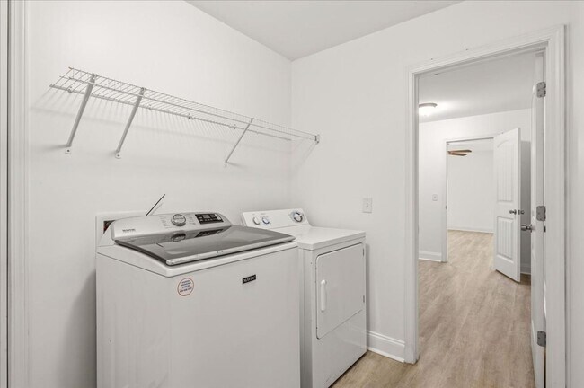 Building Photo - Spacious 5-Bedroom Home with Screened Patio & Private Fenced Yard in Guyton