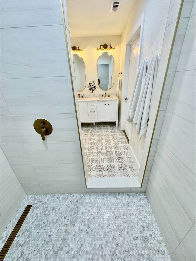 Building Photo - 513 Santa Clara Rd