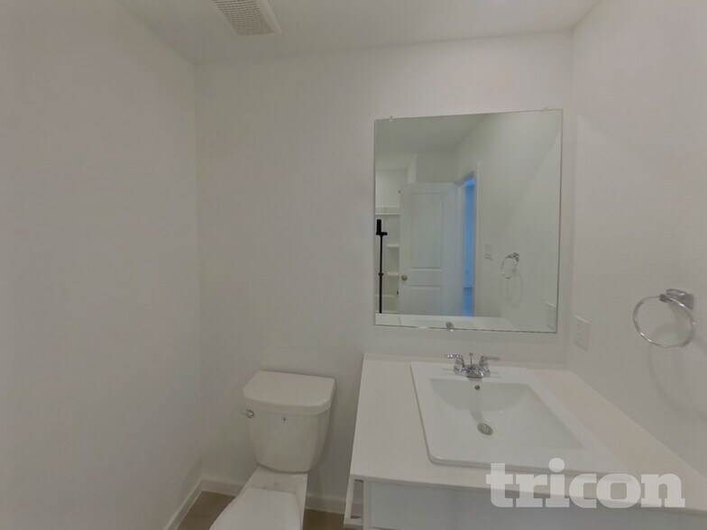 Building Photo - 803 Ponderosa Ln