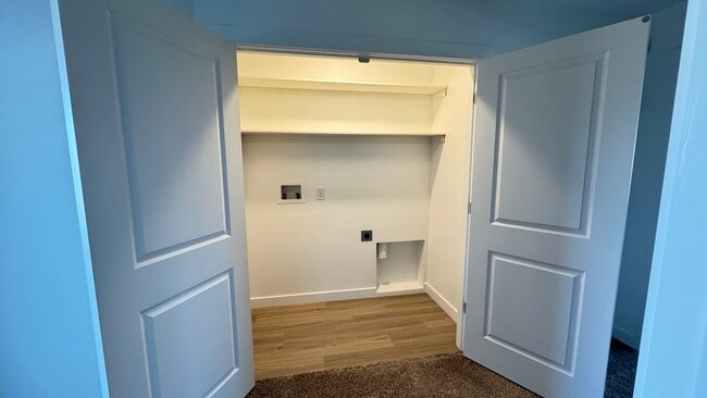 Building Photo - 404 Grassland Dr