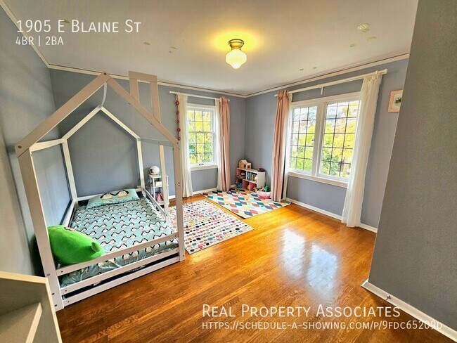 Building Photo - 1905 E Blaine St