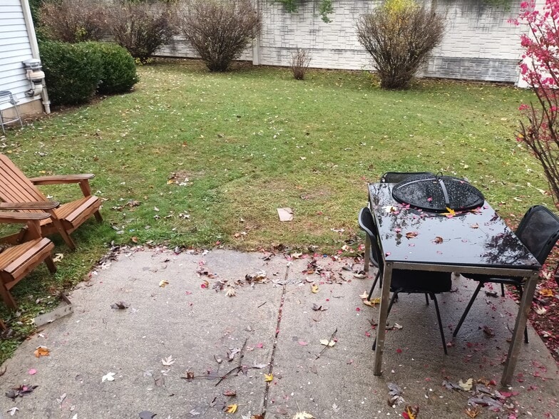 Building Photo - 812 Linworth Rd E