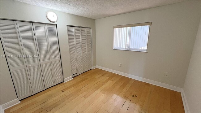 Building Photo - 10000 NW 80th Ct