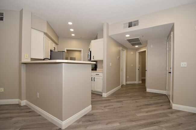 Building Photo - UPGRADED LOVELY 2 BED 2 BATH CONDO AT VISTANA