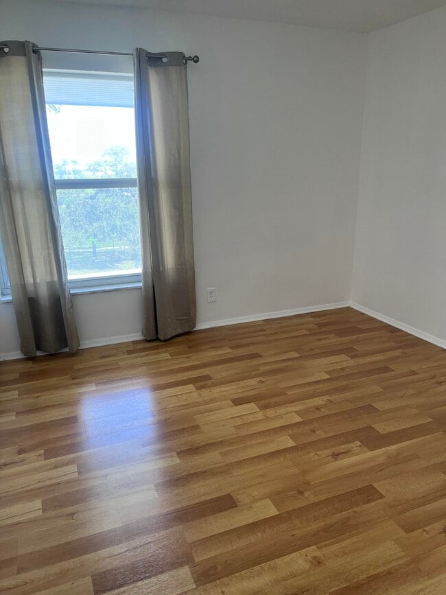 Building Photo - 505 S Pine Island Rd