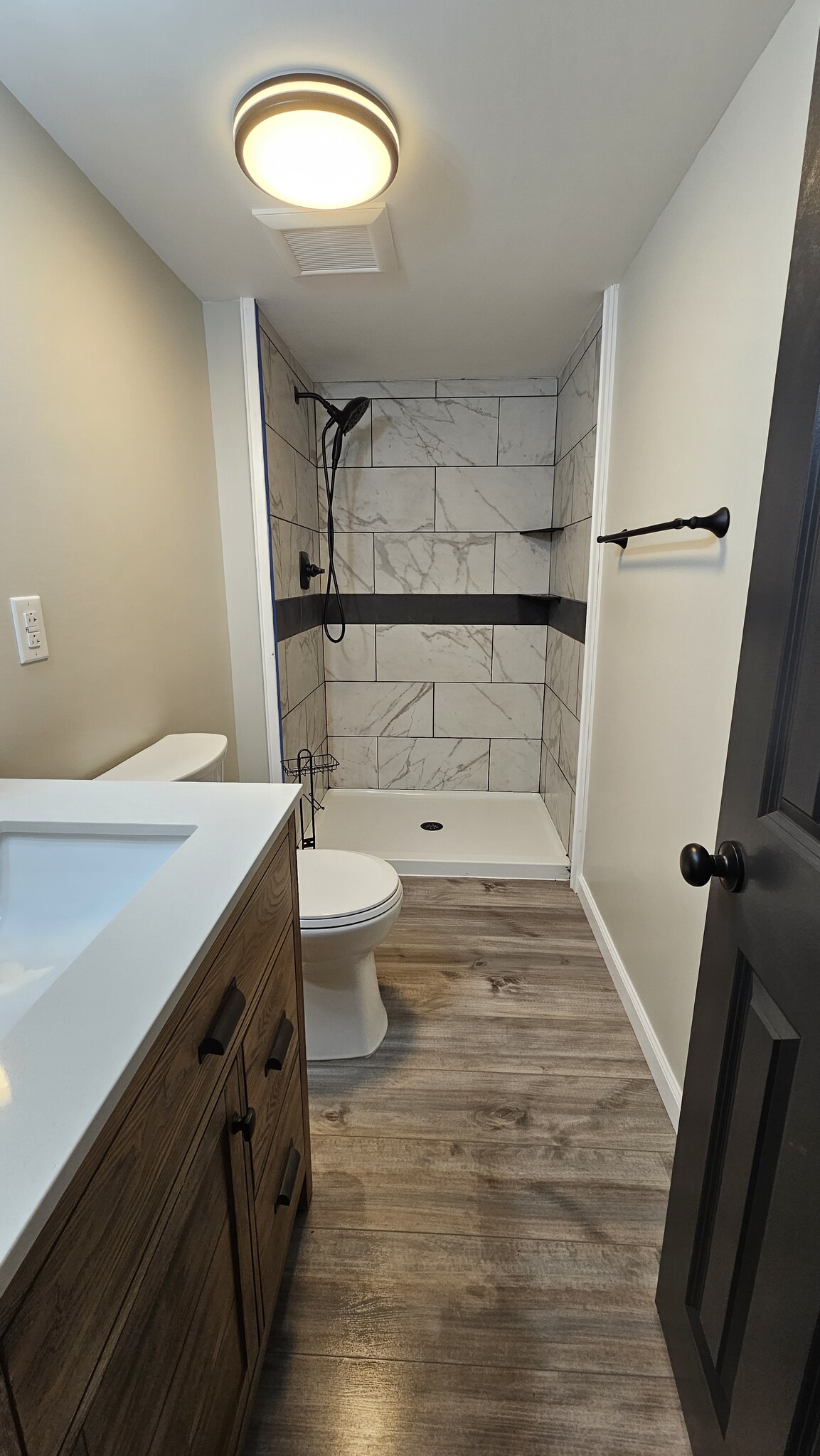 Hall Bath 2 - 139 Ashley Ln