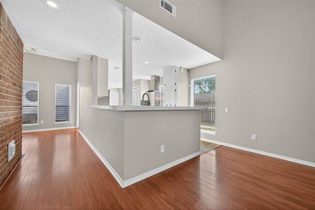 Building Photo - 6107 Howland Ct