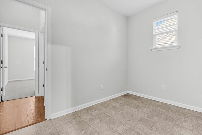 Building Photo - 5 Bedroom 3 Bath Home Located in Sophia Landing in Goose Creek