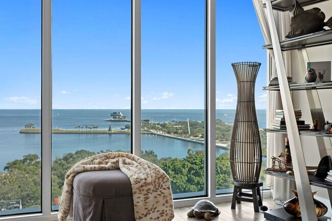 Building Photo - 176 4th Ave NE