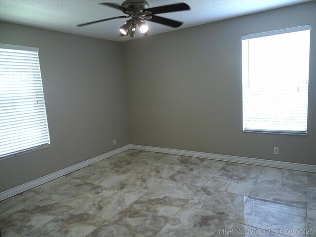 Building Photo - 6325 Winding Lake Dr