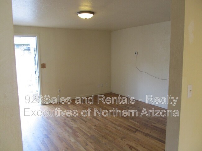 Building Photo - 535 S Ernest St